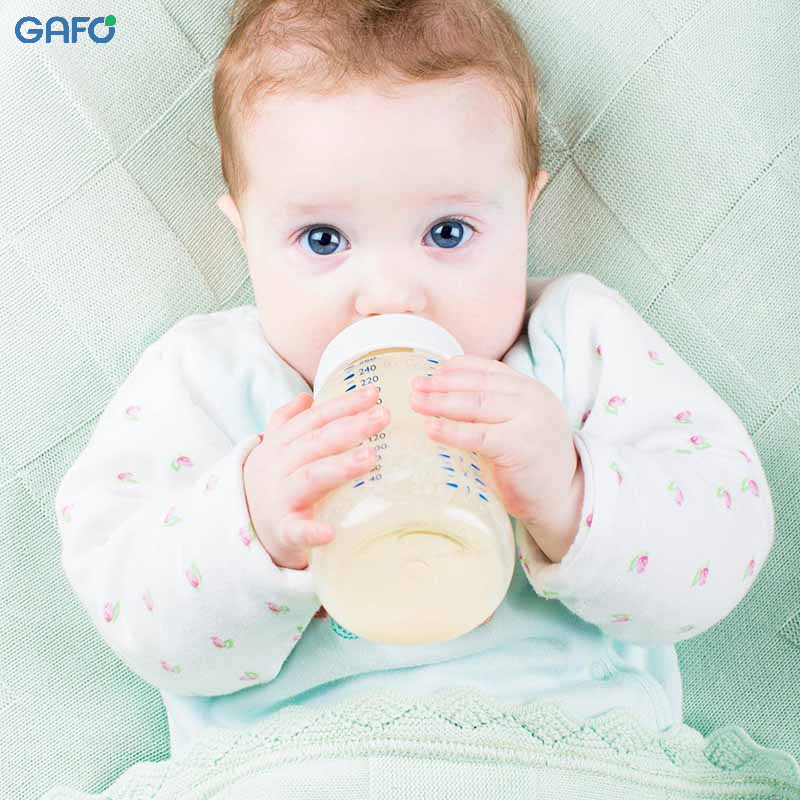 Trẻ bao nhiêu tháng tuổi trở lên có thể dùng sữa công thức?